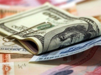 Курс доллара понизился на валютных торгах среды